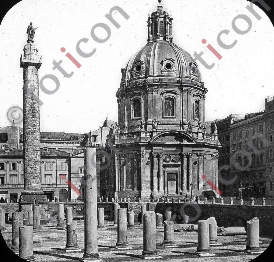 Trajansforum mit Santa Maria di Loreto (foticon-simon-033-051-sw.jpg)
